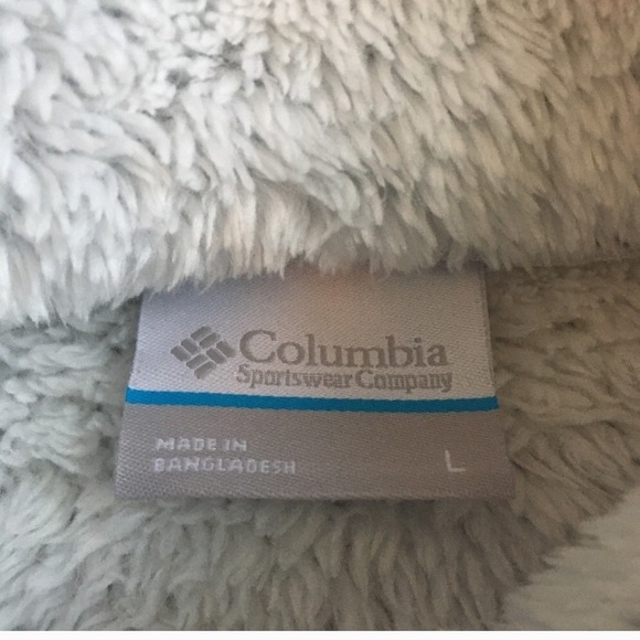 Columbia White Fuzzy Jacket - Picture 3 of 5